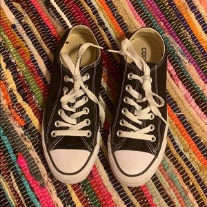 Low top black converse